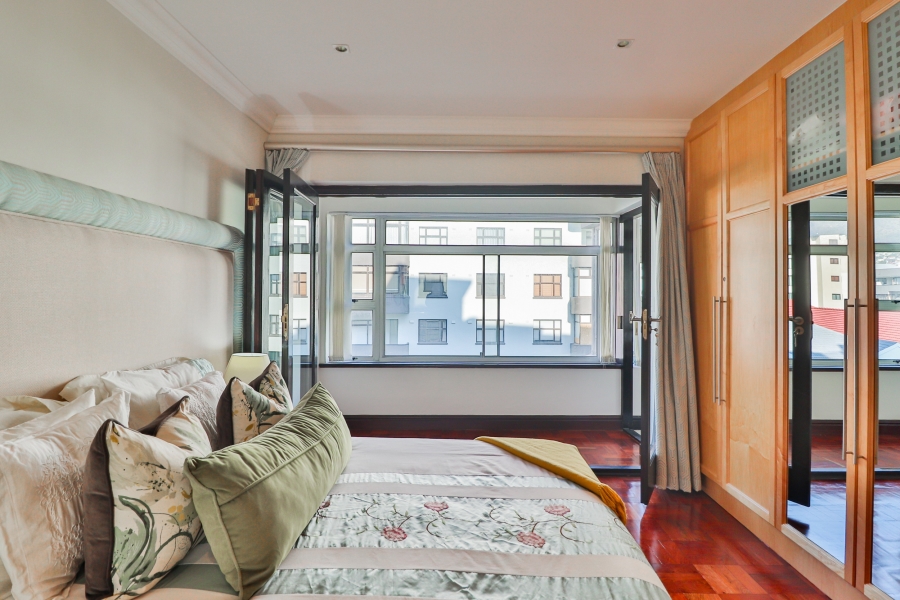 2 Bedroom Property for Sale in Sea Point Western Cape